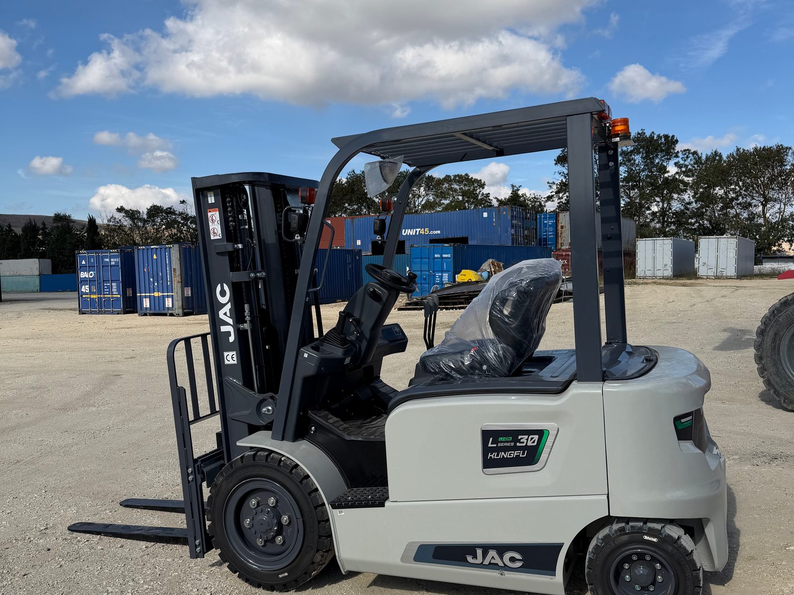 3 ton akülü forklift, yan görünüm